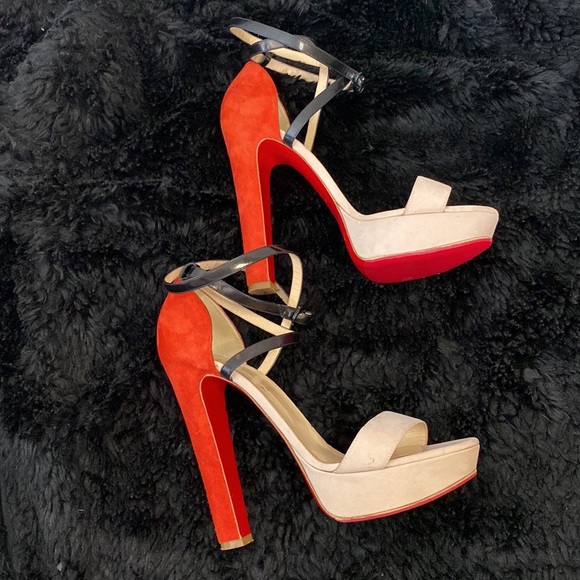 Christian Louboutin - Picture 5 of 16
